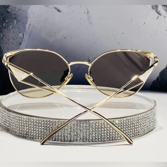 Beautiful Prada Oversized Sunglasses. Vacation Staple. Be the envy on the beach - Picture 7 of 8